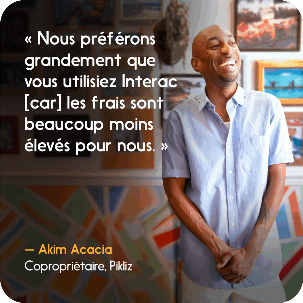 Akim Acacia, copropriétaire de Piklíz, dans son commerce avec une citation sur sa préférence pour Interac en raison de frais moins élevés.
