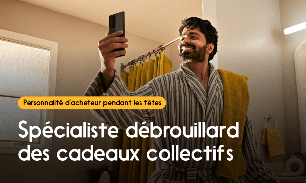 Image d’une personne souriante qui prend un autoportrait avec son téléphone